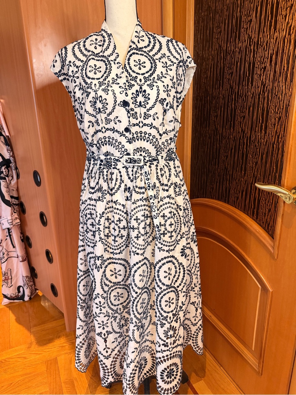 Zara ZW collection Embroidery belted Dress White & Dark navy Sz XL - Picture 3 of 16